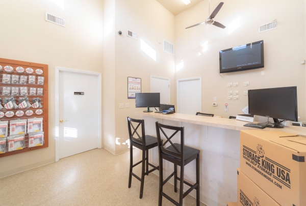 Facility photo: //images.sparefoot.com/medium/24239868d6d26ab90d5.jpg