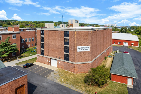 Facility photo: //images.sparefoot.com/medium/2424036954292abc9d2.png