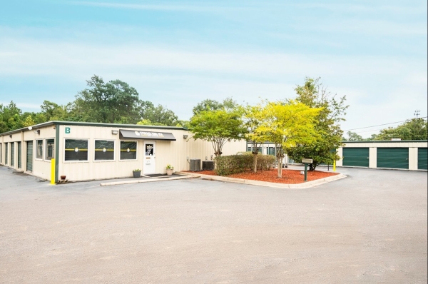 Facility photo: //images.sparefoot.com/medium/24241468dab7ecadfa0.jpg