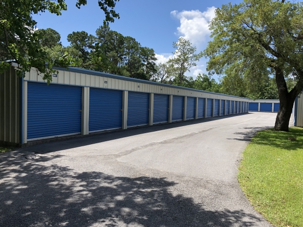 Facility photo: //images.sparefoot.com/medium/24241768dabaffdc5e6.jpg