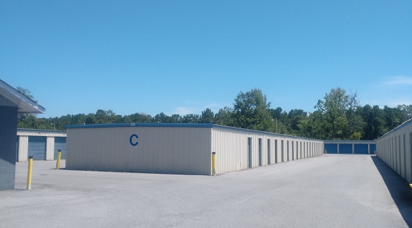 Facility photo: //images.sparefoot.com/medium/24241768dabb0129c2a.jpg
