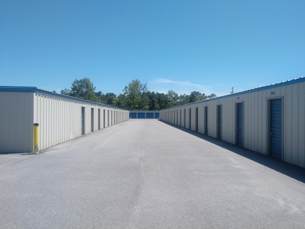 Facility photo: //images.sparefoot.com/medium/24241768dabb023cc5b.jpg
