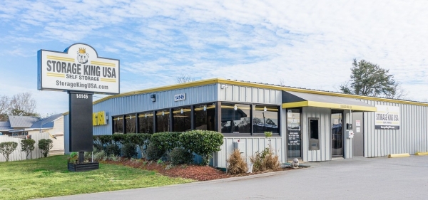 Facility photo: //images.sparefoot.com/medium/24241868dabc10ecbc9.jpg