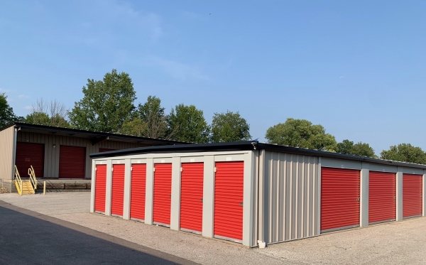Facility photo: //images.sparefoot.com/medium/24242368dab57e3dd3c.jpg