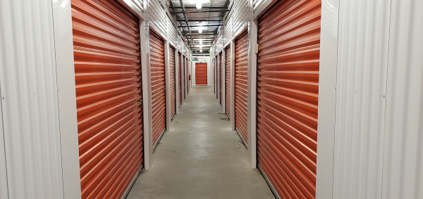 Facility photo: //images.sparefoot.com/medium/24242368dab57f53ce9.jpg
