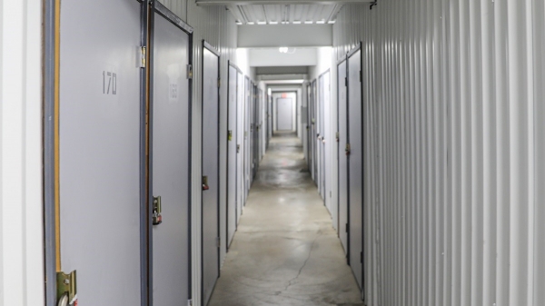 Facility photo: //images.sparefoot.com/medium/24242768dac3e39773b.jpg