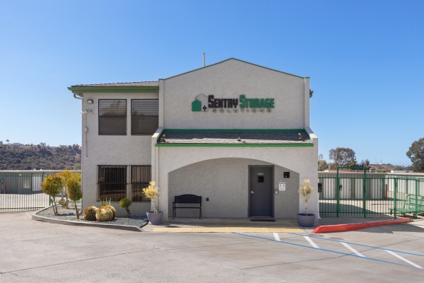 Facility photo: //images.sparefoot.com/medium/24242968f80980e6759.jpg