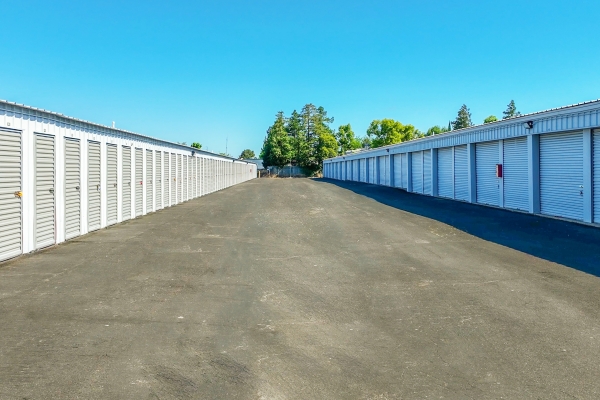 Facility photo: //images.sparefoot.com/medium/24243268dc21d0a7b74.jpg