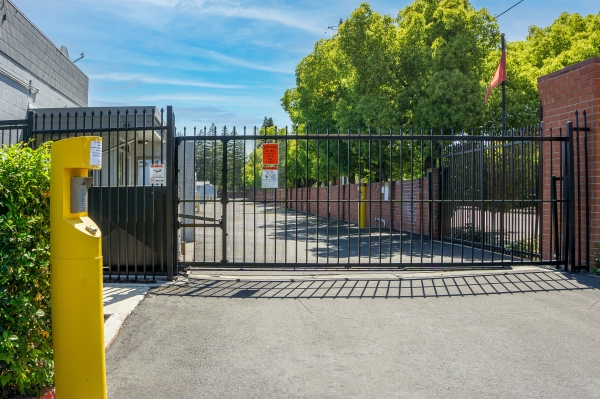 Facility photo: //images.sparefoot.com/medium/24243268dc21d1cc5d6.jpg