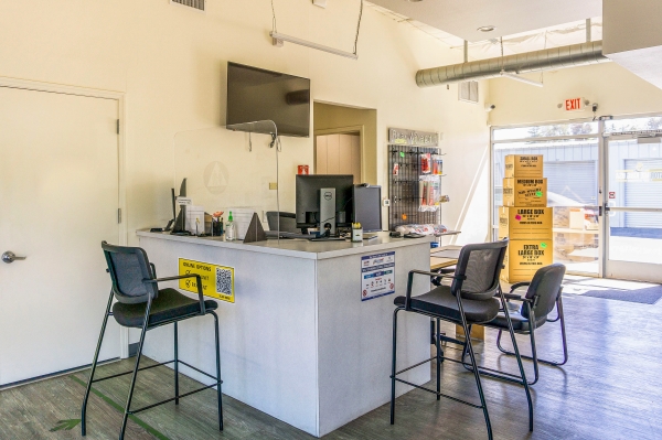 Facility photo: //images.sparefoot.com/medium/24243268dc21d37f4d2.jpg
