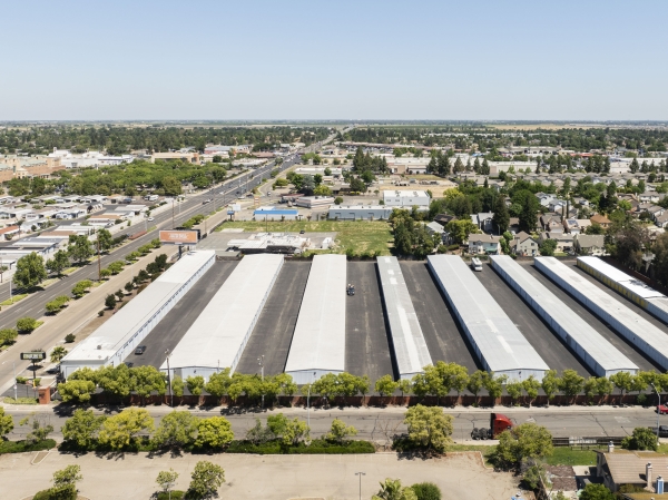 Facility photo: //images.sparefoot.com/medium/24243268dc21dde5b13.jpg