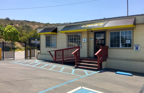 Facility photo: //images.sparefoot.com/medium/24243368dc22bf741d1.jpg