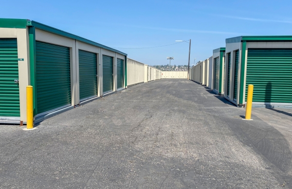 Facility photo: //images.sparefoot.com/medium/24243368dc22cdcc9da.jpg
