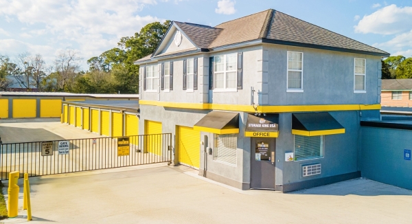 Facility photo: //images.sparefoot.com/medium/24243868dc0870d837f.jpg