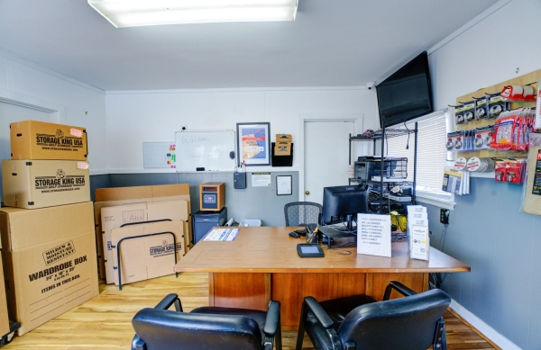 Facility photo: //images.sparefoot.com/medium/24244068dc330cb4bf2.jpg