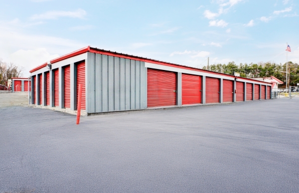 Facility photo: //images.sparefoot.com/medium/24244068dc331312c0f.jpg