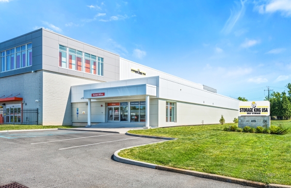 Facility photo: //images.sparefoot.com/medium/24244268dc3976e26bc.jpg