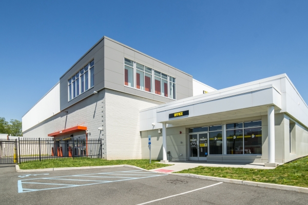 Facility photo: //images.sparefoot.com/medium/24244268dc397840586.jpg