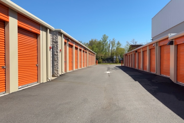Facility photo: //images.sparefoot.com/medium/24244268dc397b71e60.jpg