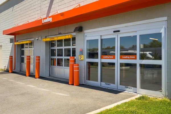 Facility photo: //images.sparefoot.com/medium/24244268dc397cd64ac.jpg