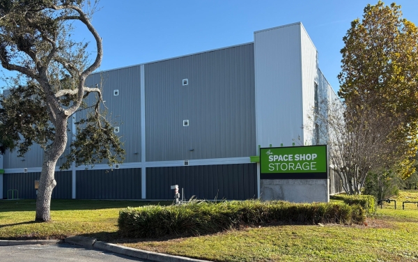 Facility photo: //images.sparefoot.com/medium/242449695bd46b297f5.jpg