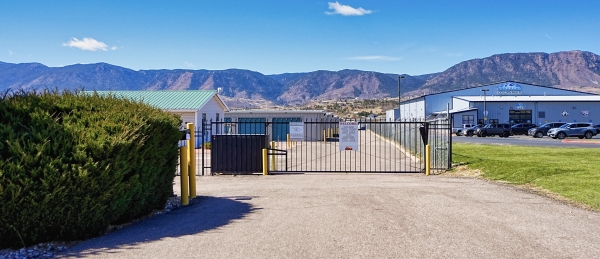 Facility photo: //images.sparefoot.com/medium/24245469bb0cc567213.jpg