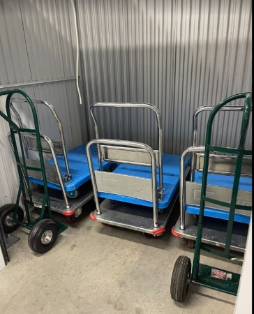 Facility photo: //images.sparefoot.com/medium/24245568e40bc5e2c5b.jpg