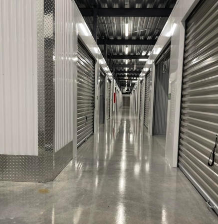 Facility photo: //images.sparefoot.com/medium/24245668e40ade6df2c.jpg