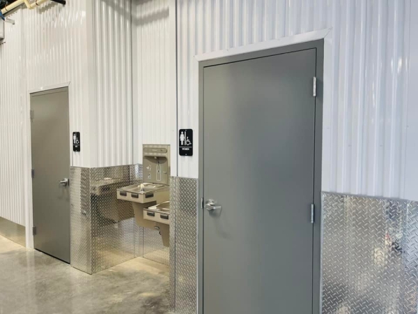 Facility photo: //images.sparefoot.com/medium/24245668e40adf66a60.jpg