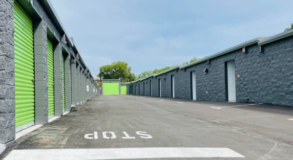 Facility photo: //images.sparefoot.com/medium/24245668e40ae0c2ad4.jpg