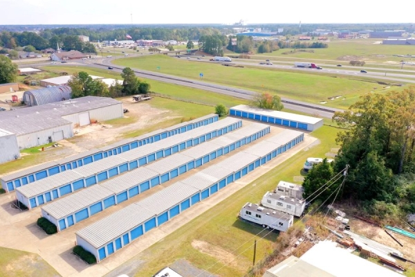 Facility photo: //images.sparefoot.com/medium/24245968dee51395034.jpg