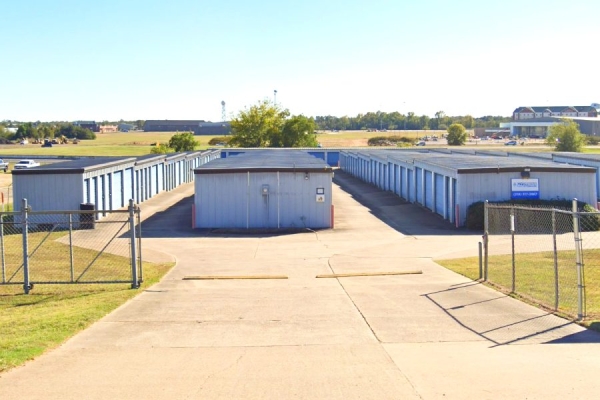 Facility photo: //images.sparefoot.com/medium/24245968dee51462adc.jpg