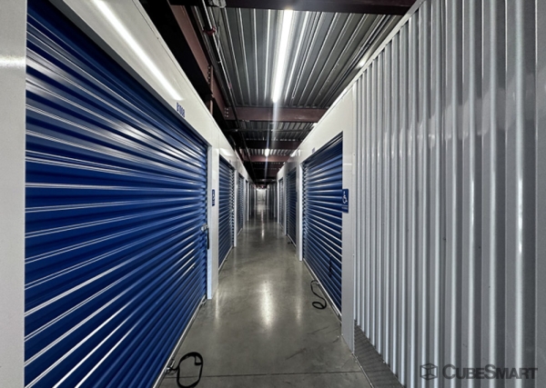 Facility photo: //images.sparefoot.com/medium/2424646a2baf72bf677.jpg
