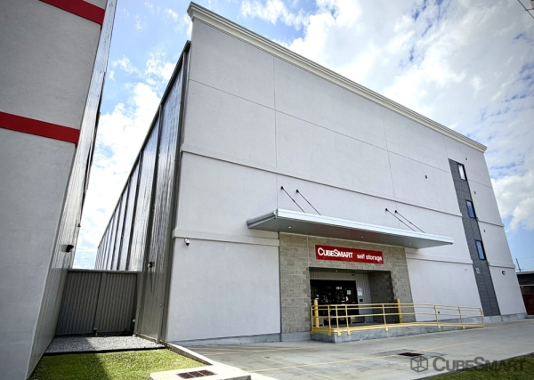 Facility photo: //images.sparefoot.com/medium/2424646a2baf74159e7.jpg