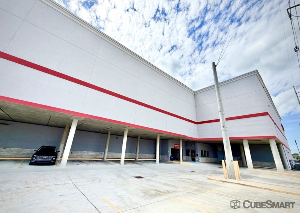 Facility photo: //images.sparefoot.com/medium/2424646a2d0a00cbad9.jpg