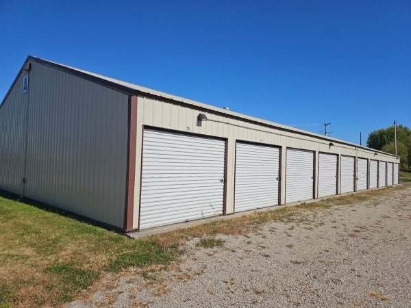 Facility photo: //images.sparefoot.com/medium/242465690234a4e0509.jpeg