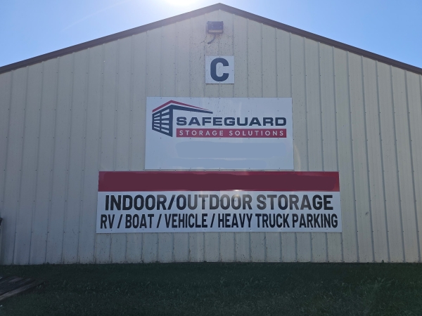 Facility photo: //images.sparefoot.com/medium/242465690265f11c7b6.jpeg