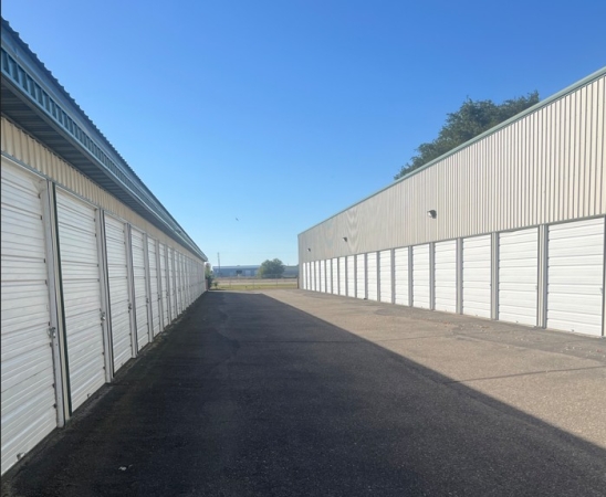 Facility photo: //images.sparefoot.com/medium/2424676902361791619.jpg