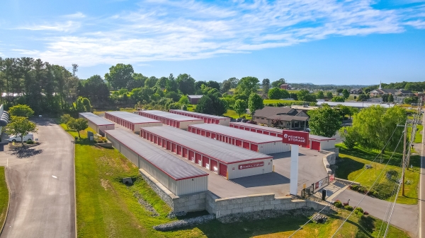 Facility photo: //images.sparefoot.com/medium/2424786a07442e5fe2a.jpg
