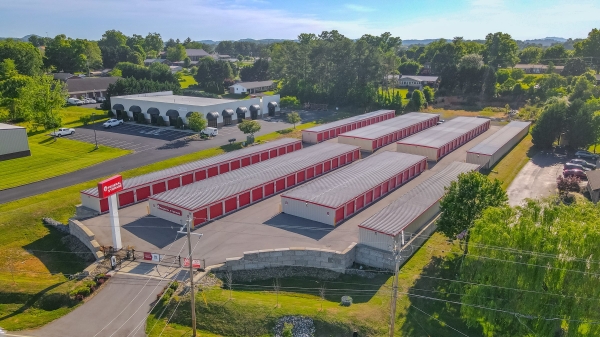 Facility photo: //images.sparefoot.com/medium/2424786a07443063b2d.jpg