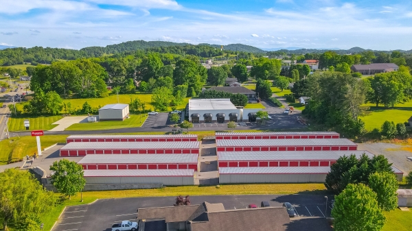 Facility photo: //images.sparefoot.com/medium/2424786a0744322c062.jpg