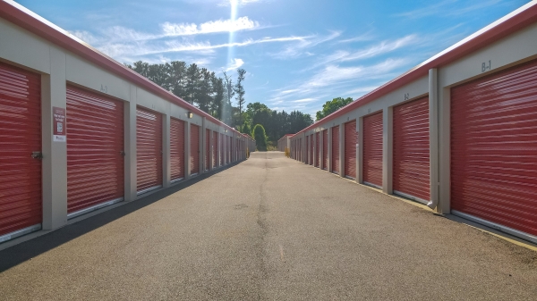 Facility photo: //images.sparefoot.com/medium/2424786a07443592106.jpg