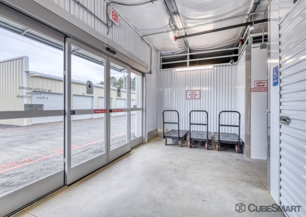 Facility photo: //images.sparefoot.com/medium/24247969f5b1a97897b.jpg