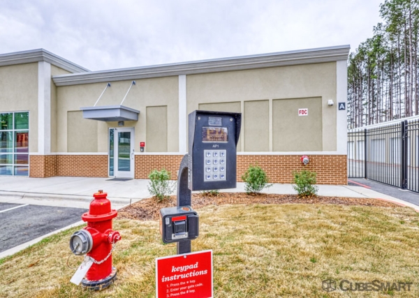 Facility photo: //images.sparefoot.com/medium/24247969f700333a29d.jpg