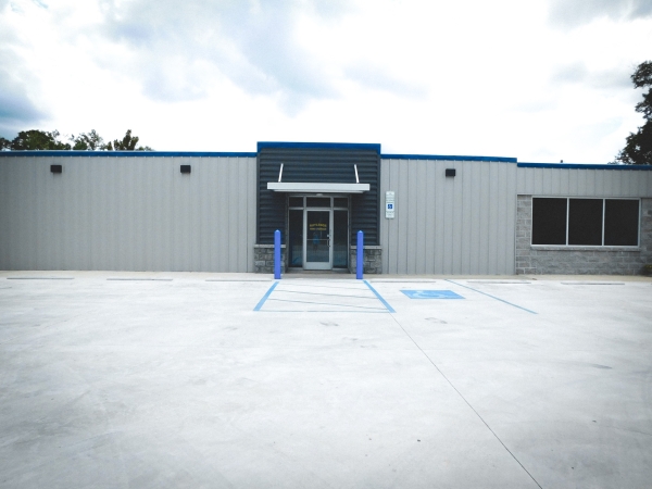 Facility photo: //images.sparefoot.com/medium/242491696fd3bf7efbd.jpg