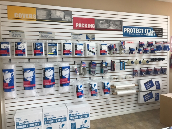 Facility photo: //images.sparefoot.com/medium/24249268e05346b8c76.jpg