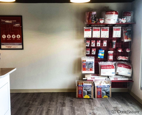 Facility photo: //images.sparefoot.com/medium/24249368e767c19e14b.jpg