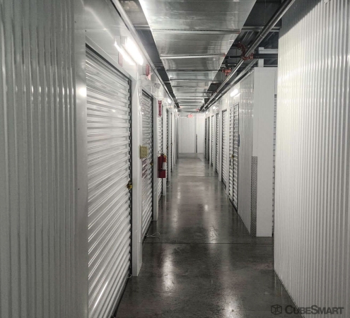 Facility photo: //images.sparefoot.com/medium/24249368e767c2e5d86.jpg