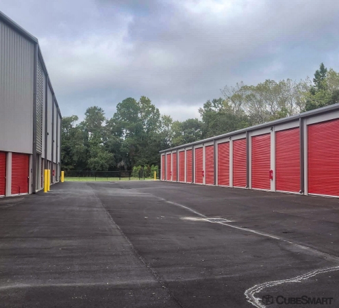 Facility photo: //images.sparefoot.com/medium/24249368e767c71df1f.jpg