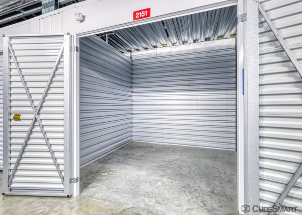 Facility photo: //images.sparefoot.com/medium/24249369df3f88f254e.jpg
